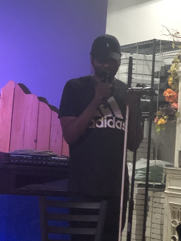 photo of Toni Negus singing