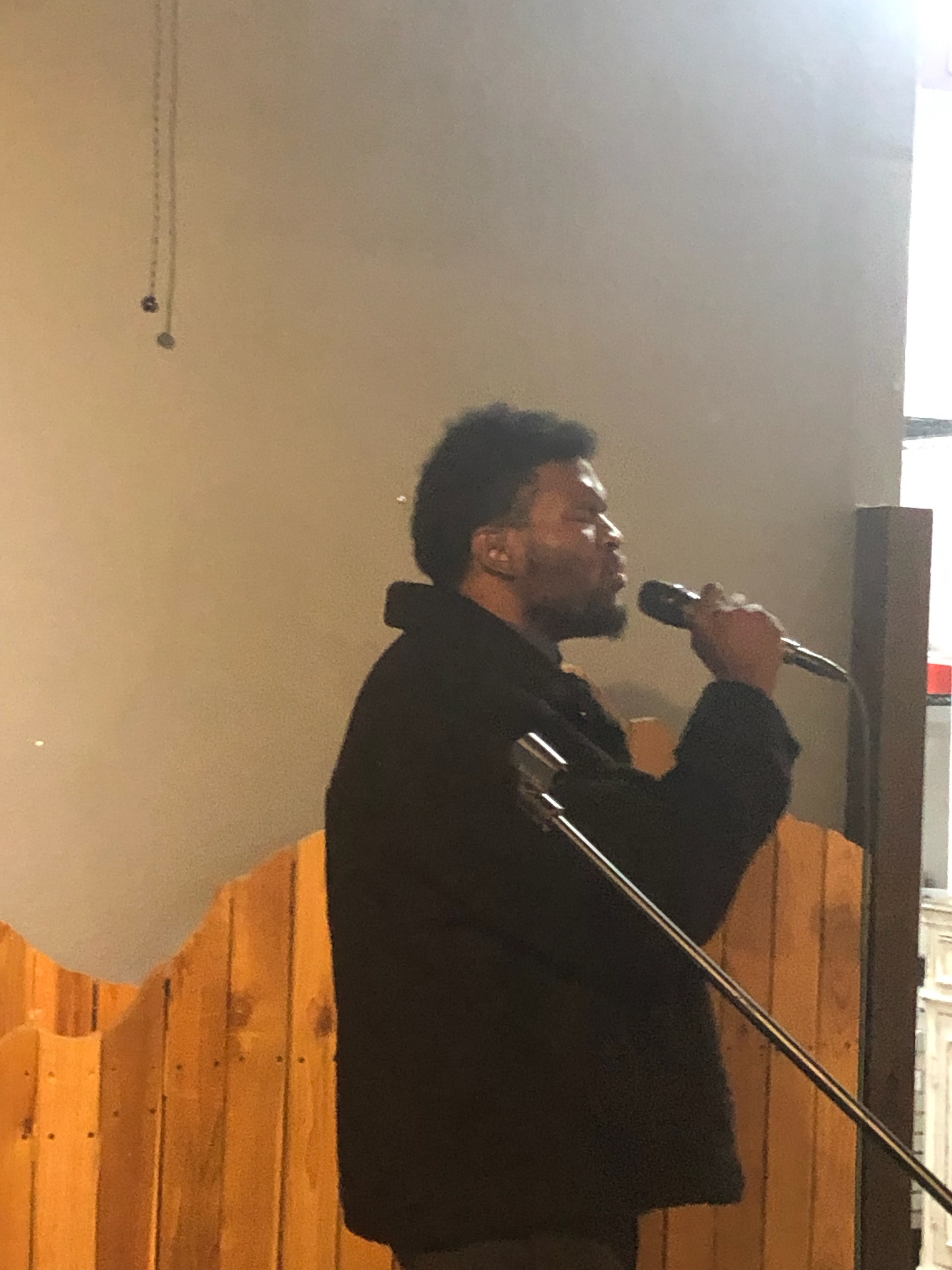 photo of Toni Negus singing